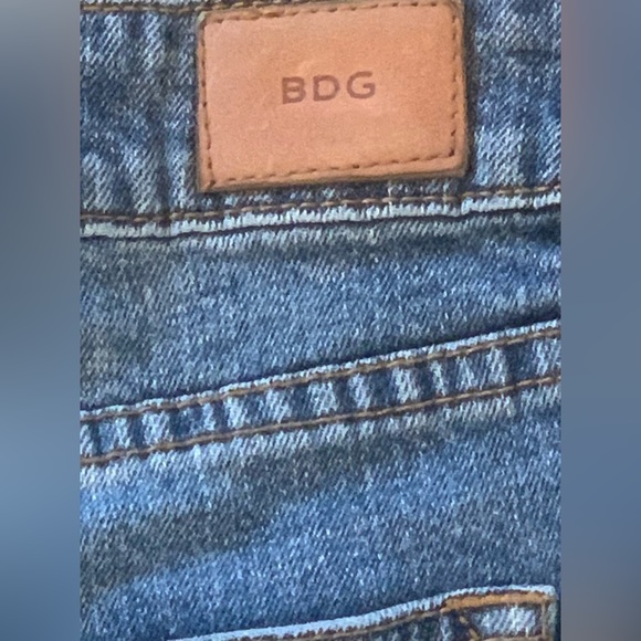 Urban Outfitters ~ BDG ~ Mid Rise Alexa Pocket Shortie Denim Shorts Size 29 - Picture 12 of 12